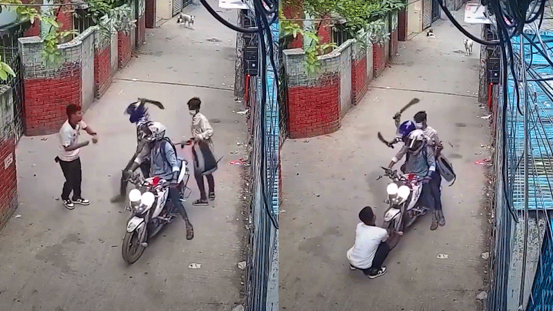 মগবাজারে প্রকাশ্যে দিনে-দুপুরে চাপাতি হাতে ছিনতাইয়ের ভিডিও ভাইরাল